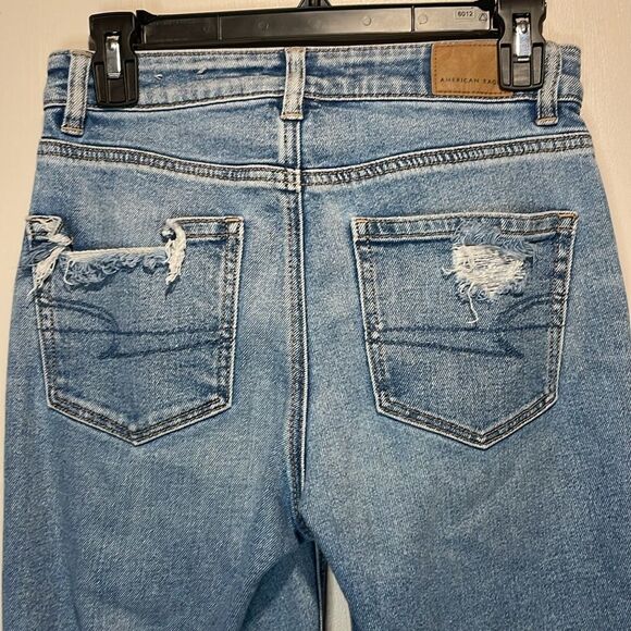 American Eagle- Highest Rise Mom Jean Light Wash Distressed Pockets- Size 0 - Picture 6 of 8